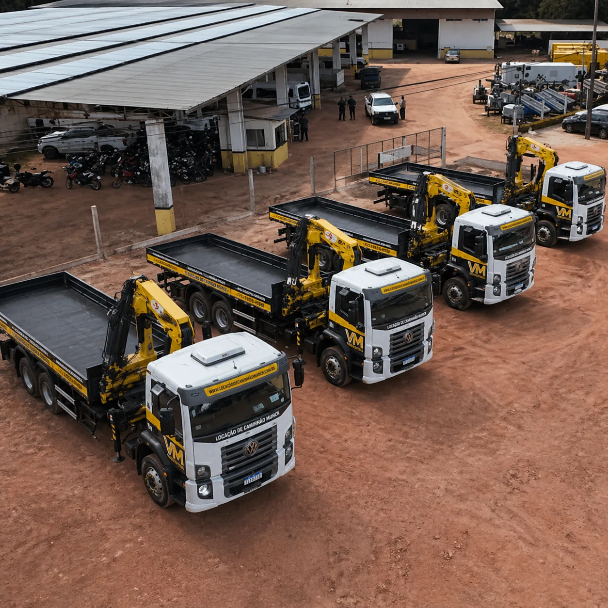 Frota de caminhões munck da CMO Serviço Industrial